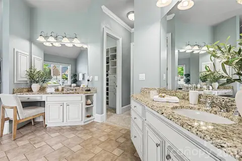 Dual countertops w/ seated area