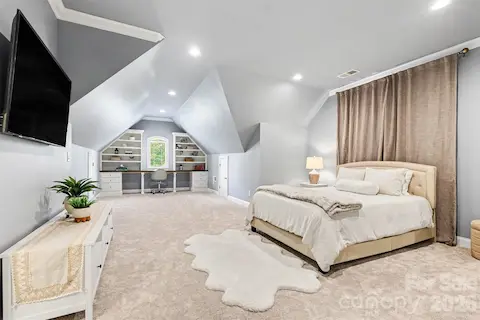 Spacious bedroom with built in desk area