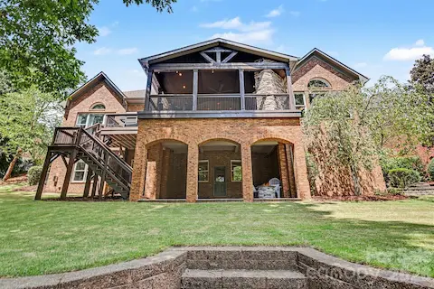 Beautiful arched detailing on the brick columns