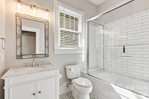 Guest Cottage Full Bath
