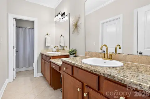 Jack and Jill Full Bath Main Level