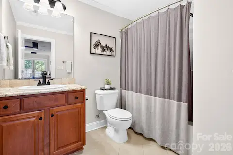Upper Level Guest Full Bath