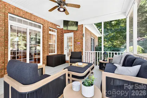 Screened in Porch