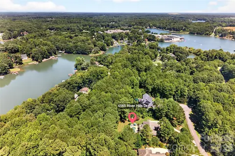 Location to Lake Norman
