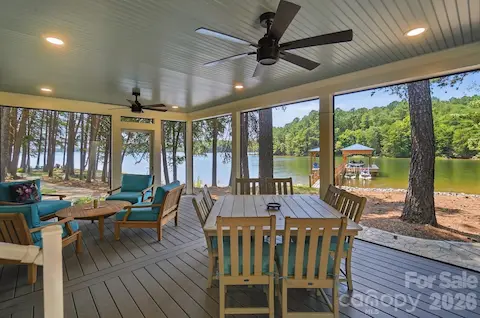 Screened porch off kitchen - al fresco dining with amazing views