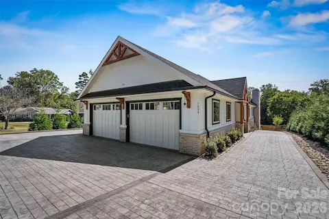 815 sq ft garage with epoxy floors and sink. Plenty of parking for visitors!
