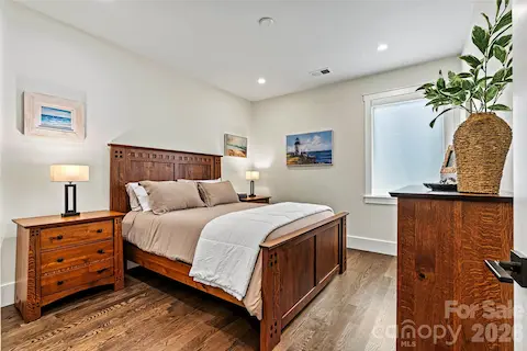 Main floor 3rd bed