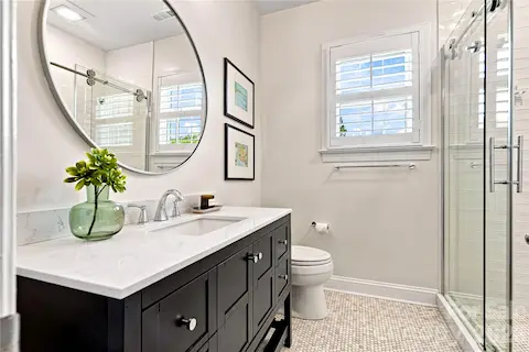 Upstairs hall bath