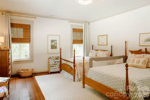 upstairs bedroom #2