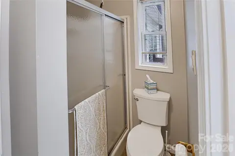 Primary en-suite bath