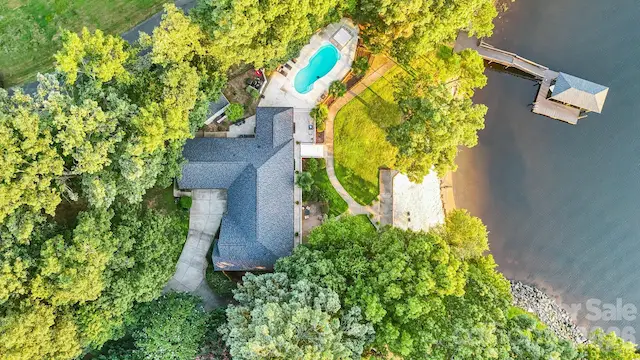 172 Mariner Pointe Lane, Mooresville, NC