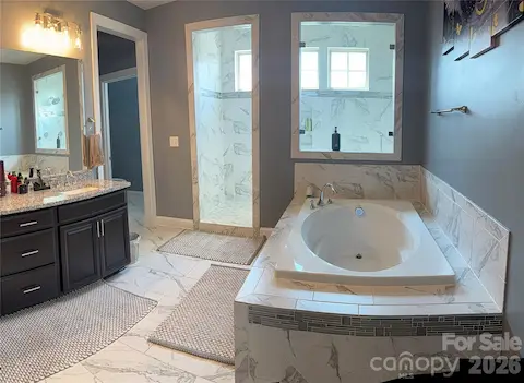 Upper Lvl. Primary Bathroom