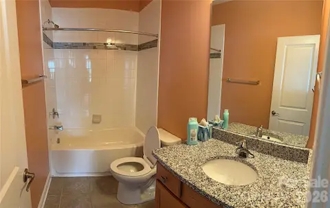 Upper Lvl. Full Bathroom #1