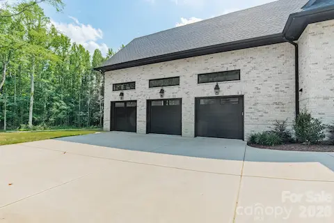 Oversized 3-Car Garage