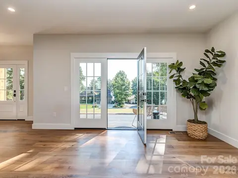 Living/dining area