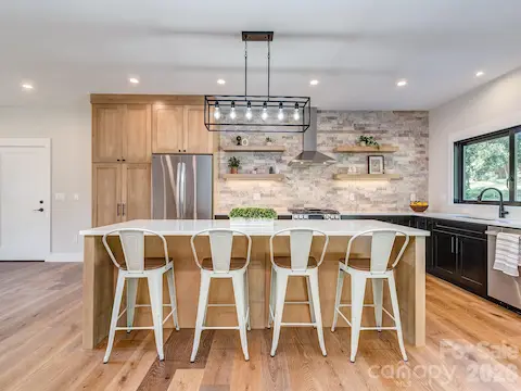 Kitchen - large island
