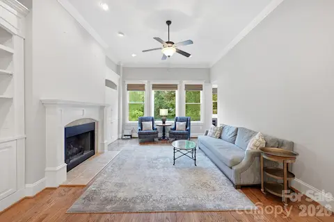 Triple Windows and High Ceiling for Natural Light