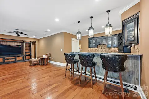 2nd Kitchen with Bar