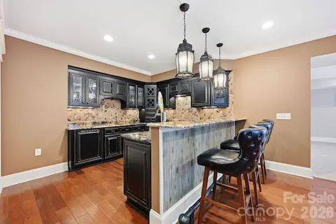 2nd Kitchen with Bar
