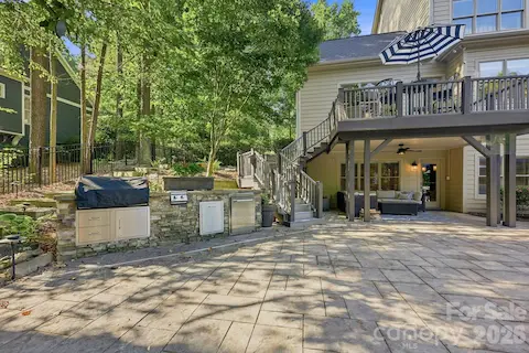 Outdoor Kitchen
