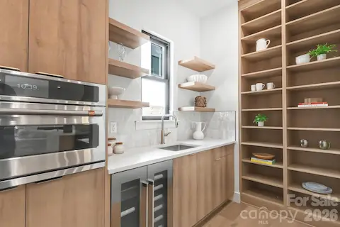 Dedicated scullery withadditional sink and beverage fridge