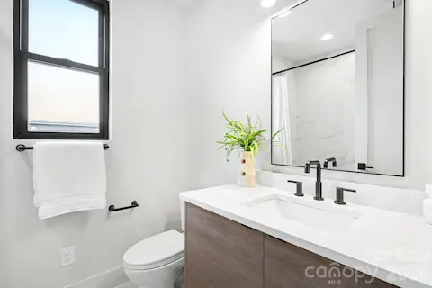 Third floor full bathroom