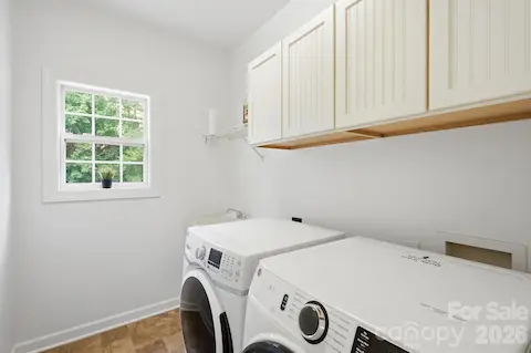 Laundry Room w/Utility Sink