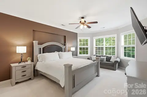 Huge Primary Bedroom w/Sitting area
