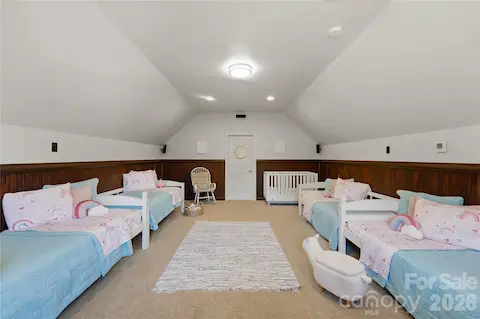 bonus room/bunk room