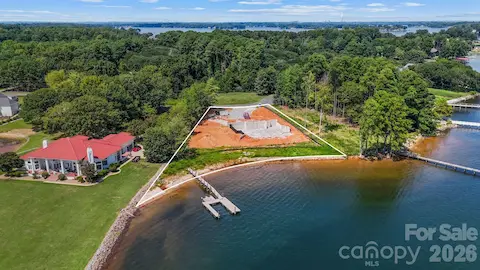 Private cul-de-sac lot on .69 acres with over 250' of shoreline