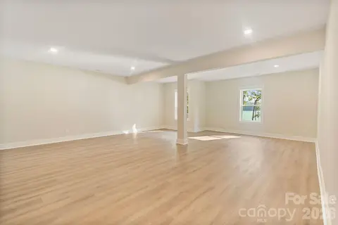 Lower level bonus room