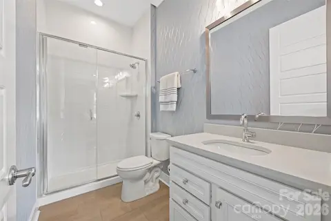 Guest full bathroom