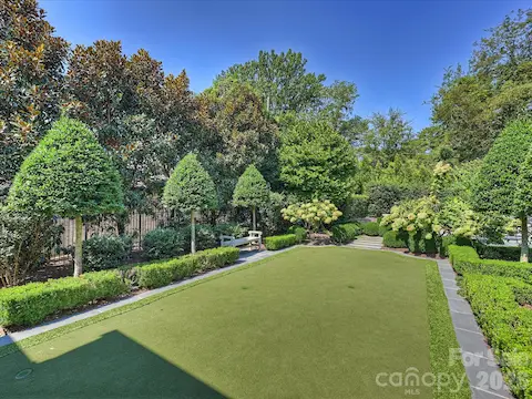 Putting green in the gardens
