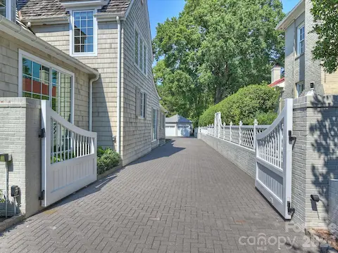Electronic gate for convenience and privacy