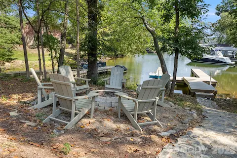 Cozy Firepit with amazing views of the lake and private Floating Dock