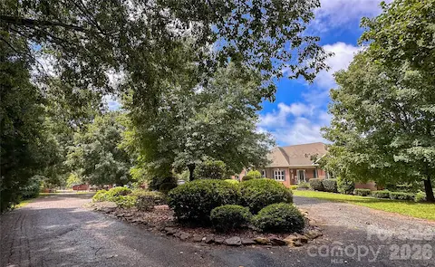 Circular driveway