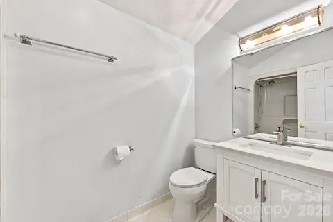 2nd Level Full Bath