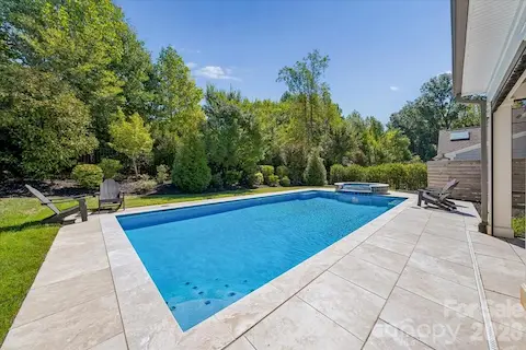 Heated Saltwater Pool/Hot Tub