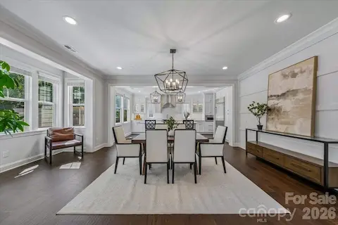 Dining Area & Window Bay