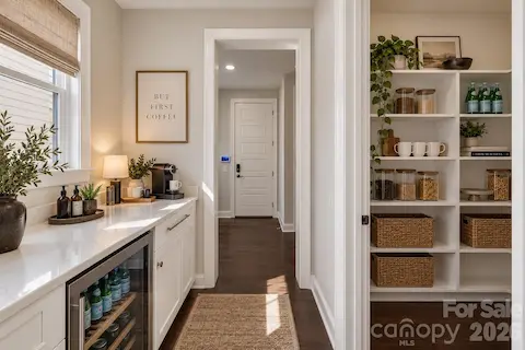 Butlers Pantry / Breakfast Bar - Virtually Staged