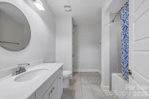 Secondary Bedroom w/ Ensuite Bathroom