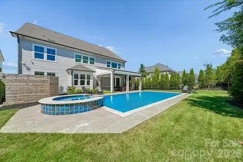 Heated Saltwater Pool/Hot Tub