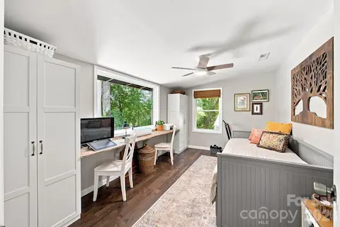 A flexible space for work or hobbies