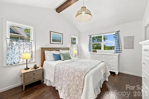 Peaceful retreat with lake glimpses from bed