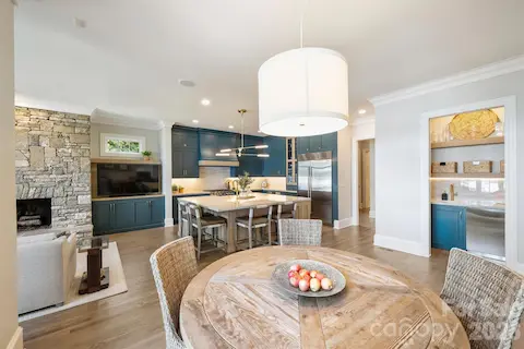 Breakfast and Kitchen