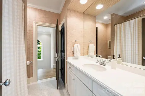 En-Suite Bedroom #4