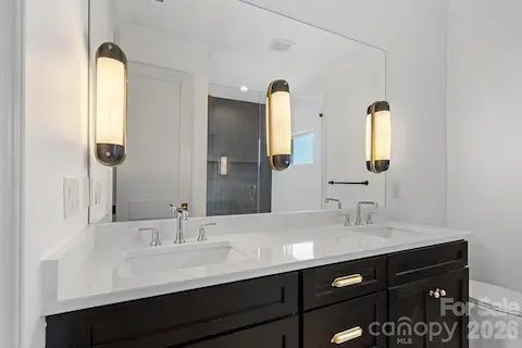 full bathroom upstairs