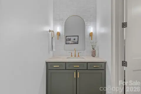 half bathroom off of mudroom