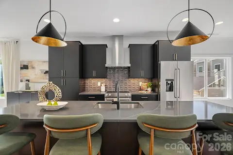 Kitchen w/ premium SS appliances & large quartz island