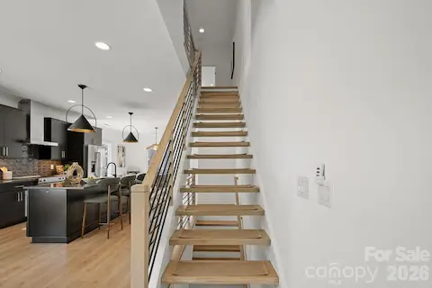 Open-tread staircase